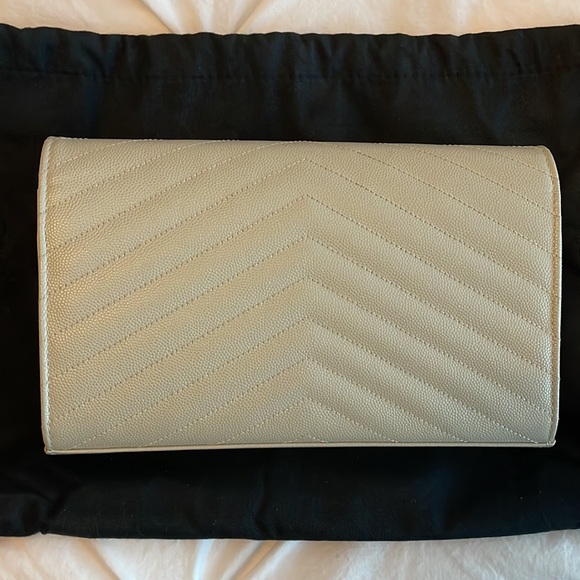 Cassandre Matelasae Chain Wallet in Grain de Poudre Embossed leather. - Picture 3 of 10